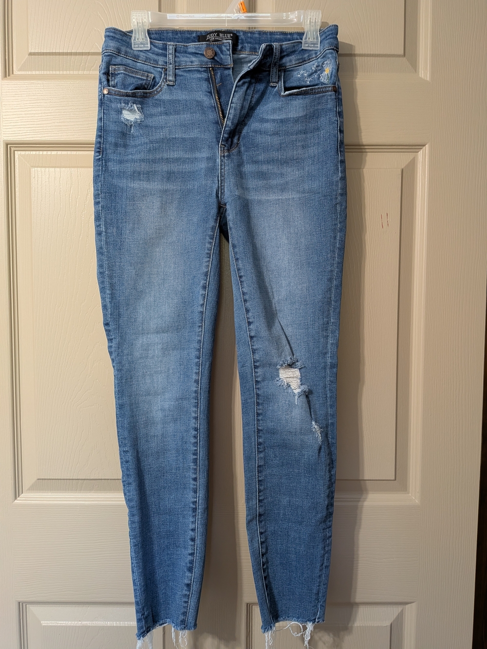 Light Wash Distressed Skinny Jeans - Women
